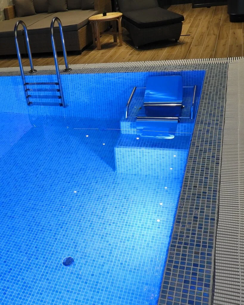 Zatvoren bazen Vršac - Aqua Gym&Spa - Aero masazna klupa 1